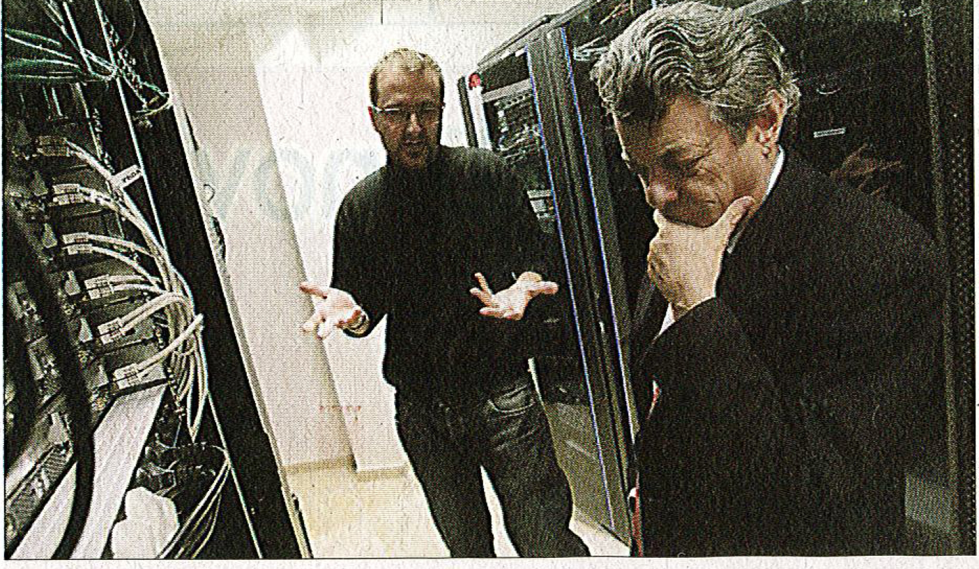 Adrien HEBRARD et Jean Louis BORLOO dans le Datacenter